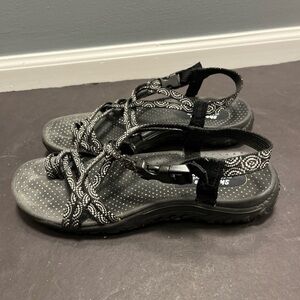 Skechers Outdoor Lifestyle Strappy Sandals Women's Size 9 Buckle Black/Gray